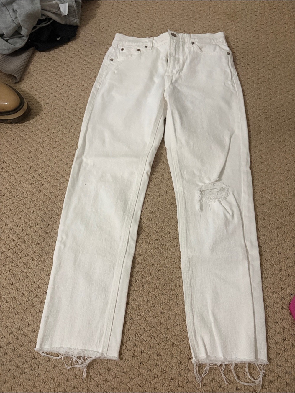 GAP White Straight-Leg Jeans with Distressed Knee
